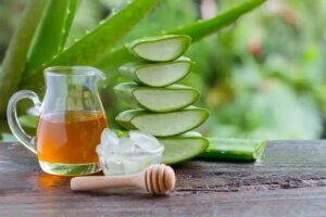 Mildra magproblem med aloe vera och honung