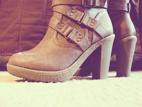 Breda klackar i början