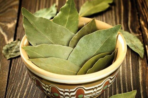 Lagerblad för att naturligt aromatisera hemmet