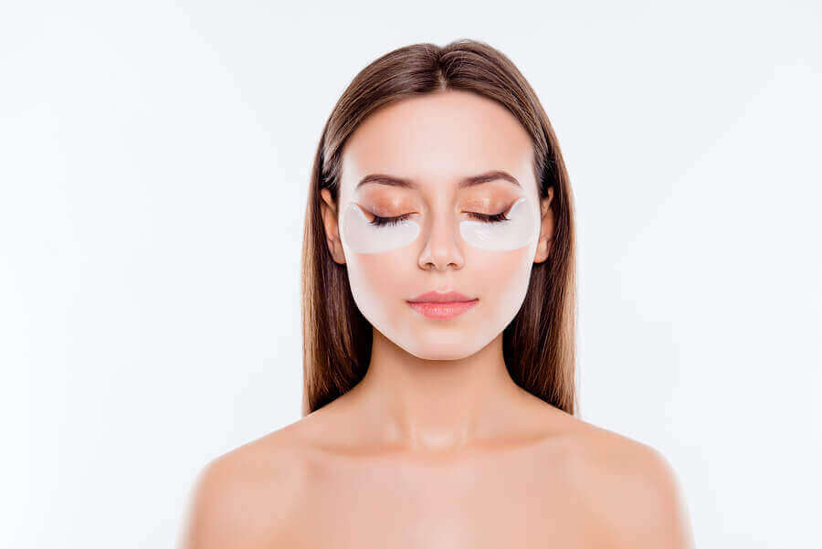 5 makeup-knep för att dölja påsar under ögonen