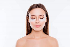 5 makeup-knep för att dölja påsar under ögonen