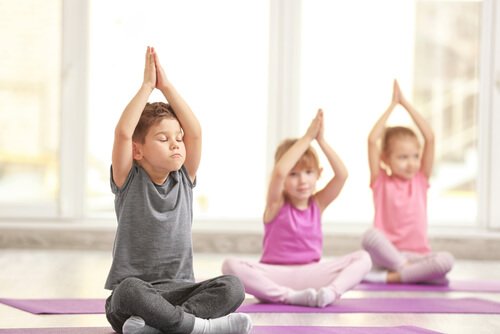 Tre fantastiska fördelar med yoga för barn