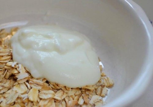 Havregryn och yoghurt kan lindra magproblem