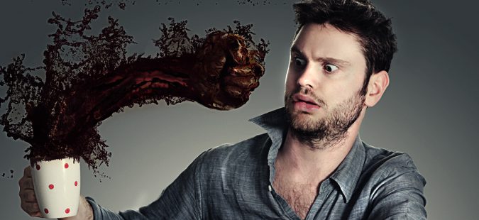 Man som ser hallucination.