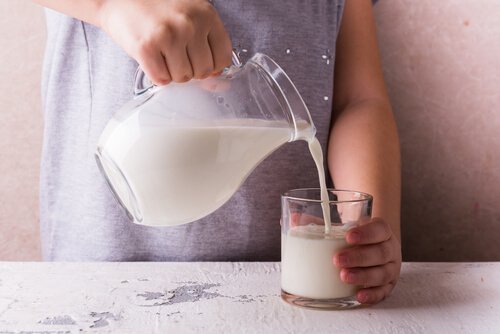 Opastöriserad mjölk kan innehålla bakterier och virus