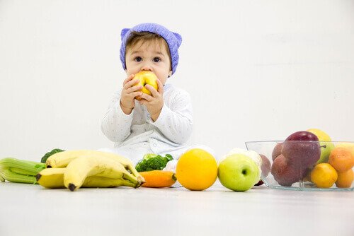 Lär dig vilka frukter som är säkra för bebisar