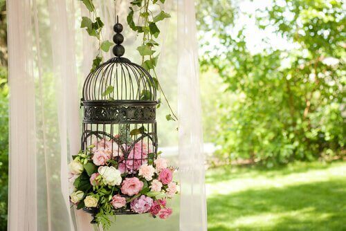 Fyll en bur med blommor