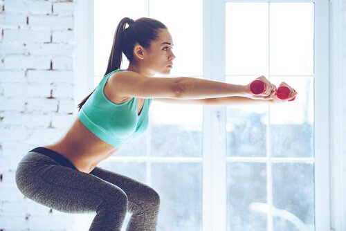 Squats är en bra övning för att tona benmusklerna