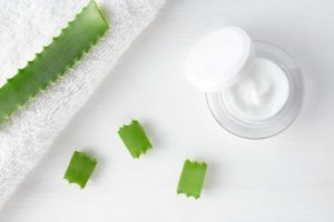 Föryngringskräm med aloe vera: enkel att göra