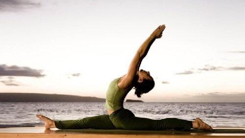 Hur ofta ska jag träna yoga för att gå ner i vikt?