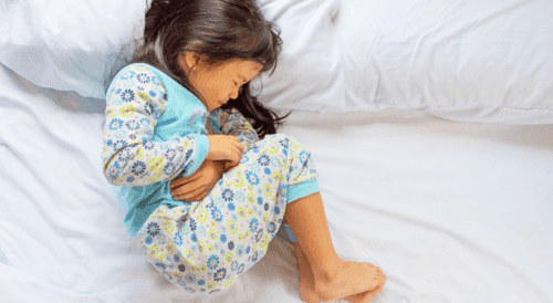 Vilka är symptomen på en urinvägsinfektion hos barn?