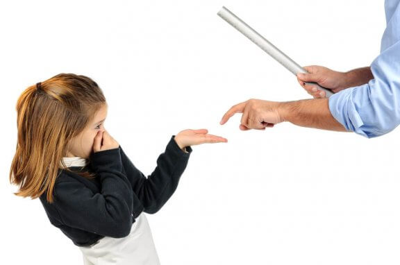 Vad som händer efter fysisk bestraffning av barn.