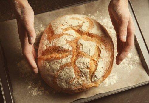Baka bröd utan att knåda eller använda gluten