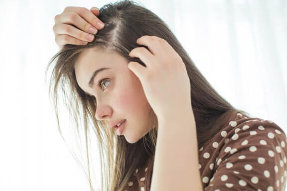 10 tips för att naturligt stärka din hårbotten