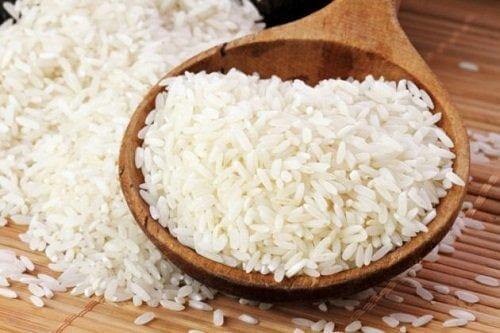 Gör en rätt på ris med grönsaker och chiafrön