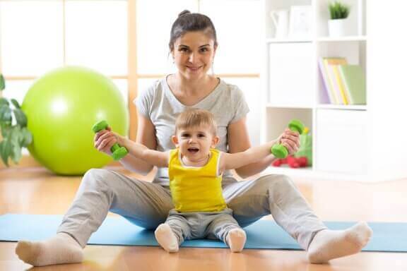 Hur man lär sin bebis att sitta upp själv