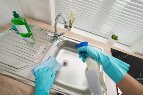 Sex sätt att rengöra och desinficera handfat i ditt hem