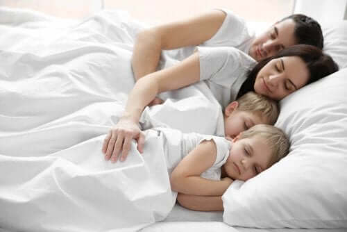 Barn som vill sova i föräldrarnas säng