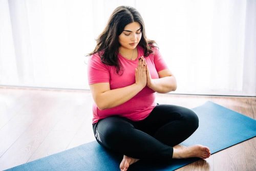 10 fördelar med yoga för överviktiga 