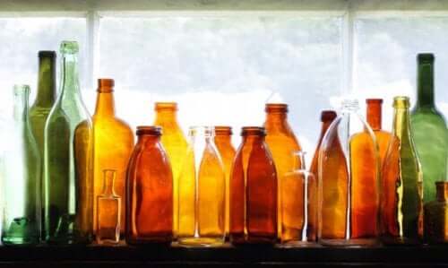 Dekorera din trädgård med återvunna glasflaskor