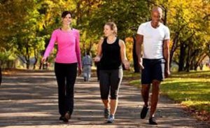Ta en titt på de sex fördelarna med att promenera dagligen