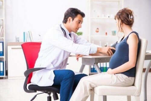 Högt blodtryck vid graviditet: symptom och behandlingar