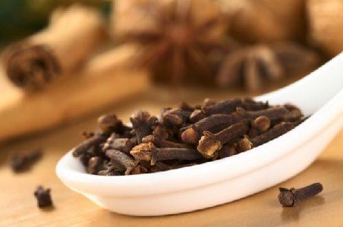 Kryddnejlika på sked