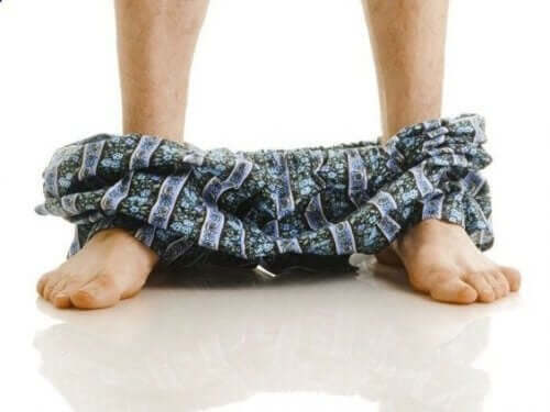 Man med byxorna nere