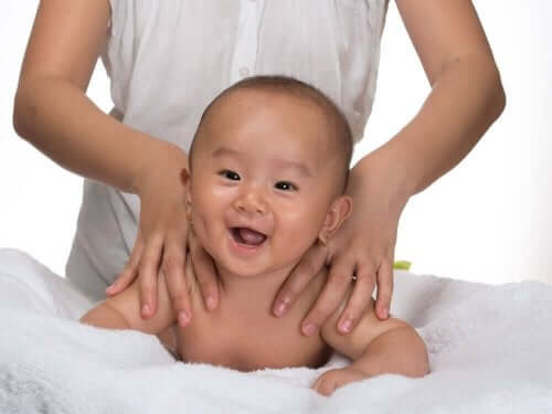 Massage för bebisar: vilken typ är bäst?