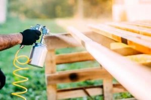 Renovera möbler och föremål med sprejfärg