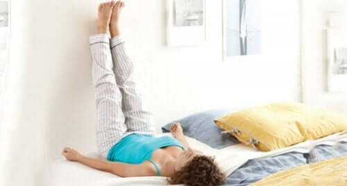 Ben upp mot väggen.