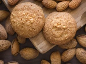 Kakor med kokosnöt och mandel: ett nyttigt recept