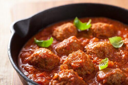 Köttbullar i gryta.
