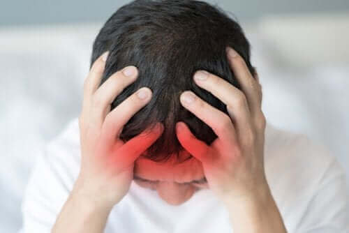 Symptom, behandlingar och orsakerna till migrän