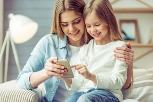 7 för- och nackdelar med att barn använder smartphones