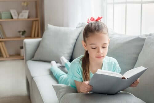 Få barn att intressera sig för läsning och läsa själva