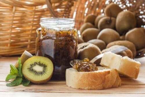 Hemgjord marmelad med kiwi