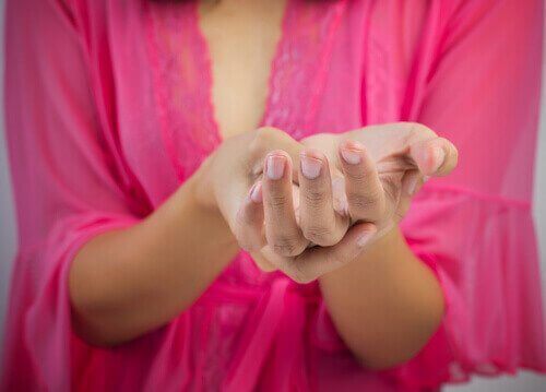 Kvinna med ömma senor