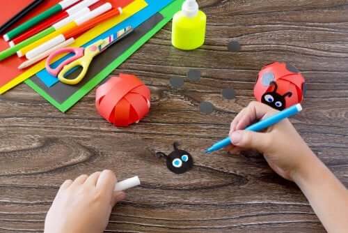 aktiviteter när det regnar: Måleri och hantverk