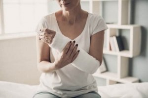 Användningar för och skötsel av gips och spjälor