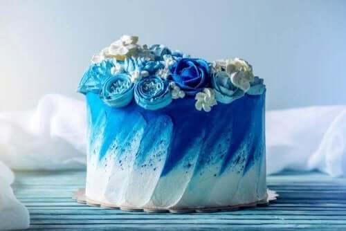 Blå bröllopstårta