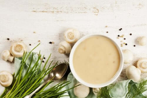 Krämig grönsakssoppa med svamp