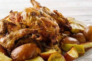 Ett recept på utsökt rapphöna med vin