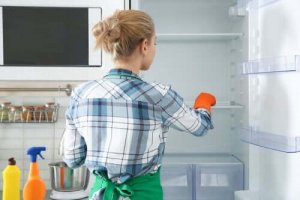 Tips för att rengöra kylskåpet miljövänligt