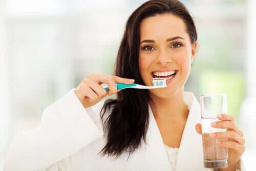 Borsta tänderna varje dag