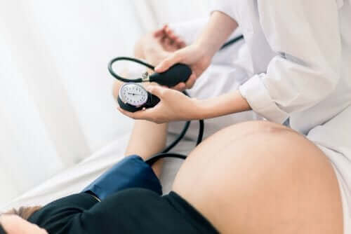 Mäter gravid kvinnas blodtryck
