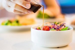 Fem recept på kalorisnål salladsdressing