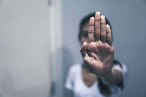 Säg stopp och sök hjälp