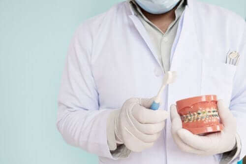 Sju nycklar till munhygien med tandställning