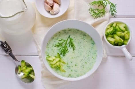 Gurk- och avokadosoppa